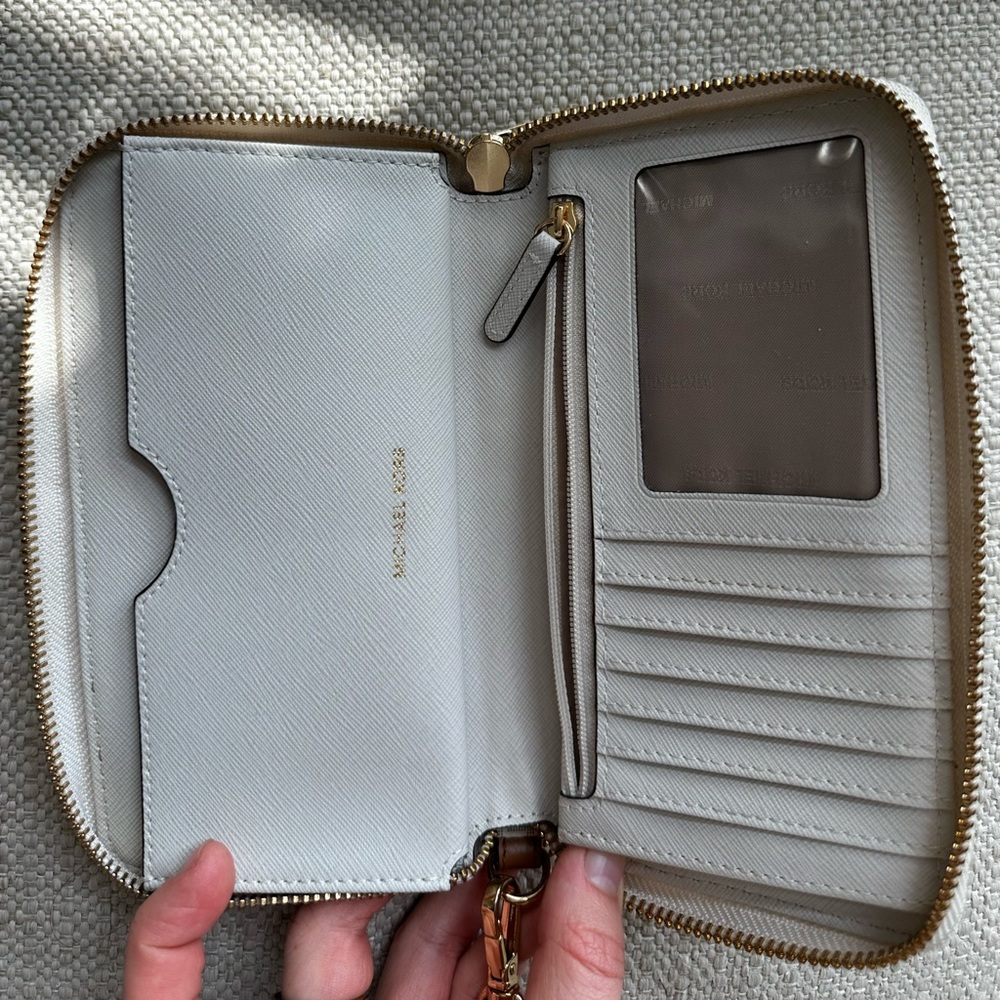 Michael Kors Large Logo Continental Wallet - Picture 3 of 4